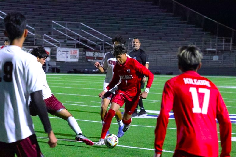 Kilgore's Adan Reyes guides his way through traffic in a UIL Class 4A bi-district playoff game at home against Lufkin Hudson on Tuesday night. Kilgore's boys won, 3-0, and will face Lindale next, at home on Thursday night. Kilgore's girls demolished Hudson just before the boys game, 8-1, win three goals each by Natalie Hudman and Phenix Rivers. Kilgore will face Bullard in round two, although arrangements weren't final at press time for this story. Check ETBlitz.com on Wednesday to see if things are finalized. (Photo by DENNIS JACOBS - ETBLITZ.COM)
