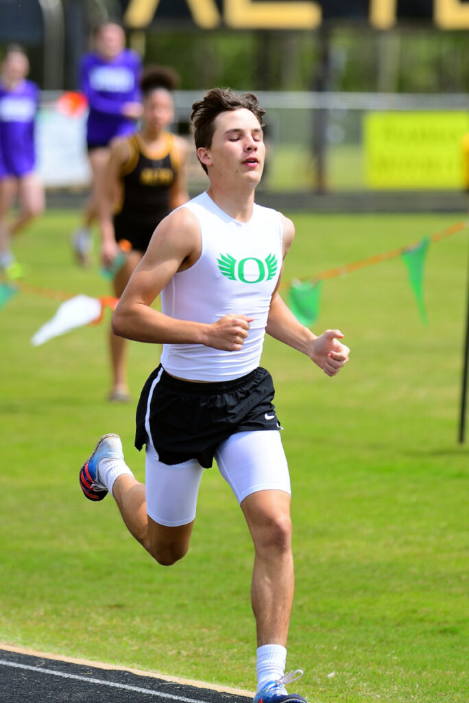 Overton's Bryce Still in the 800 meter run. (Photo by RONNIE SARTORS - SPORT SHOT PHOTOGRAPHY - ETBLITZ.COM)