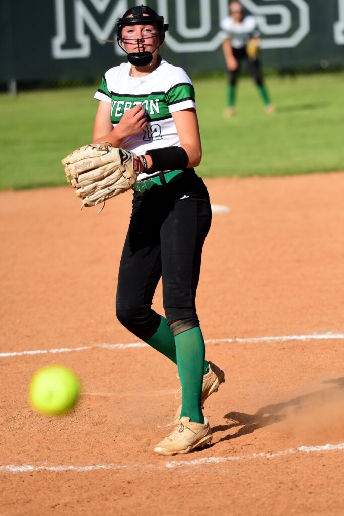 Overton's Kelsey Vaught delivers a pitch to the plate. (Photo by RONNIE SARTORS - SPORT SHOT PHOTOGRAPHY - ETBLITZ.COM)