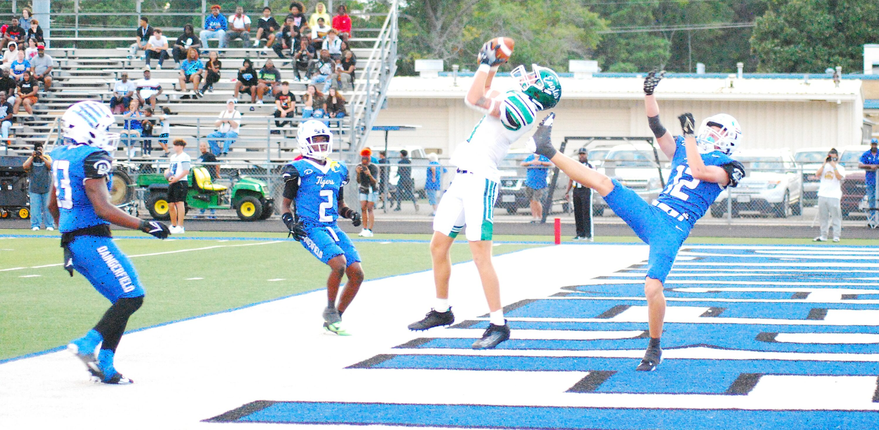 Tatum's Luke Sigler (center) hauled in this first-half touchdown pass from Jacorie Bradley, and the rout was on: 34-14, to be exact, as Tatum put it on Daingerfield, beating a second straight ranked opponent to open the season. (Photo by JENNA LUCAS - ETBLITZ.COM)